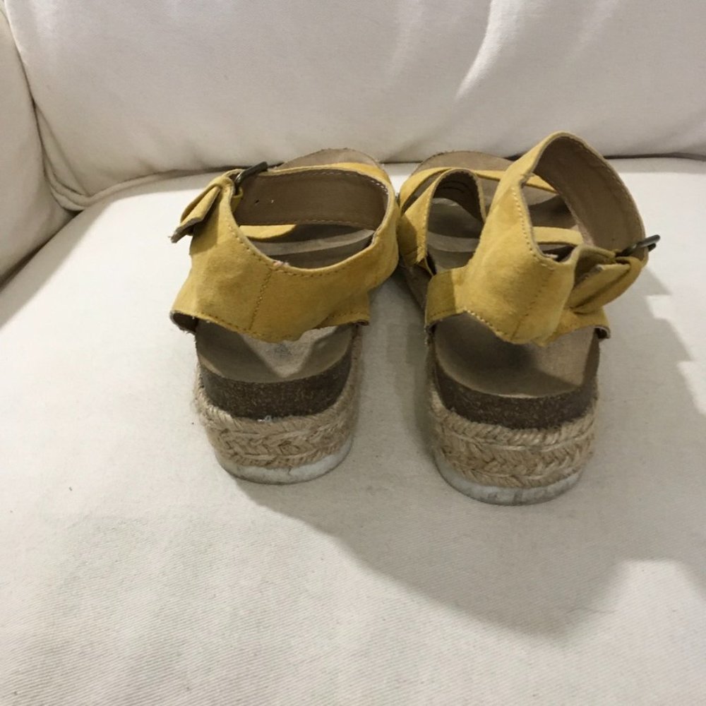 Universal Thread Platform Sandal's - Picture 3 of 6